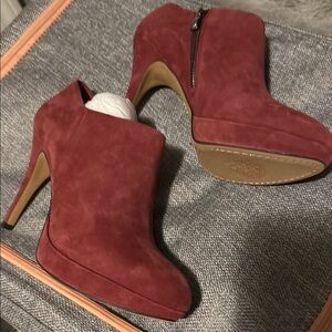 Vince camuto burgundy suede booties